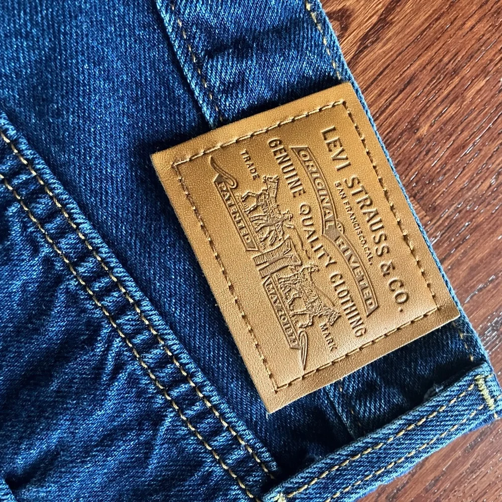 Levis - Picture 7 of 9